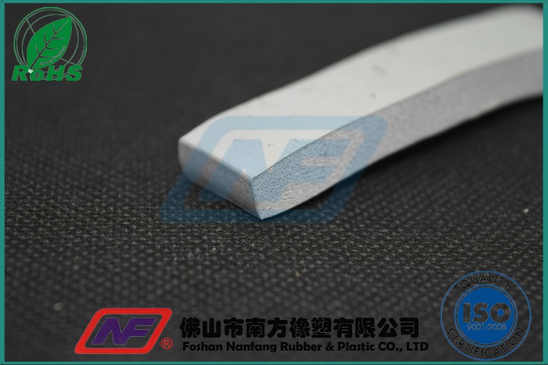 如何解決硅膠發(fā)泡密封條發(fā)泡孔不足問題？