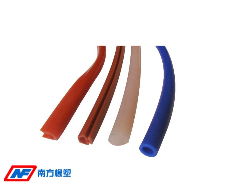 在制作硅膠發(fā)泡管時(shí)，我們需要注意什么
